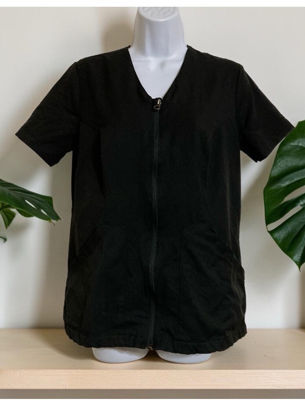 Women Edward’s Black Zip Front Polyester Scrub Top Sz XS